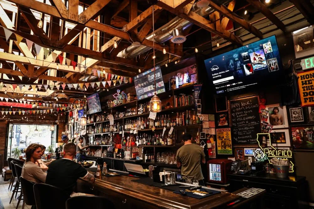 Mic’s Bar