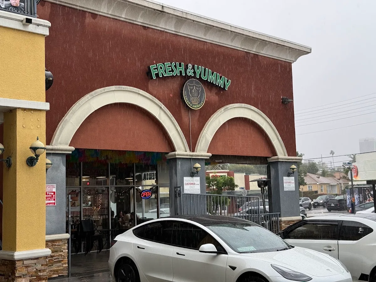 FRESH & YUMMY CAFE