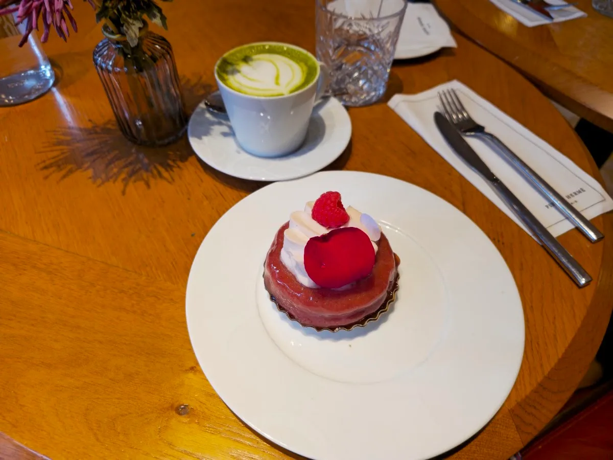 LE CAFÉ PIERRE HERMÉ PARIS
