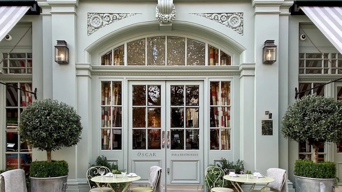 Oscar Bar & Restaurant