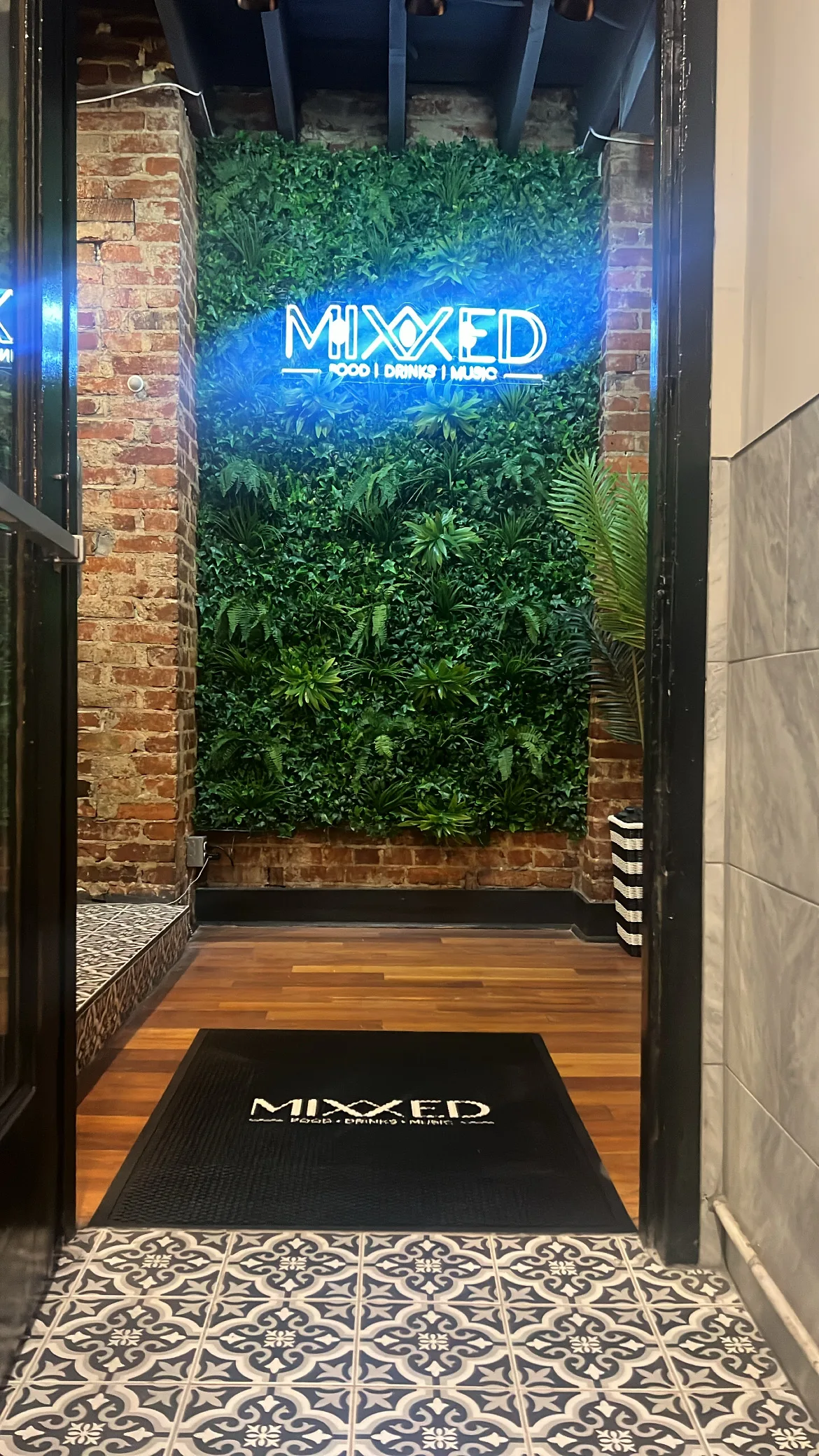 Mixxed Food & Drinks