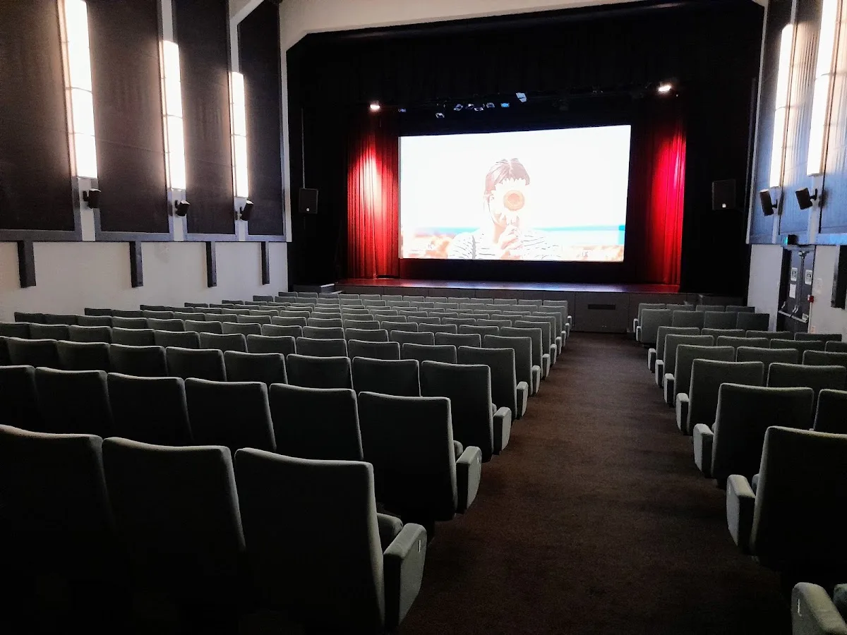 Cine Lumiere