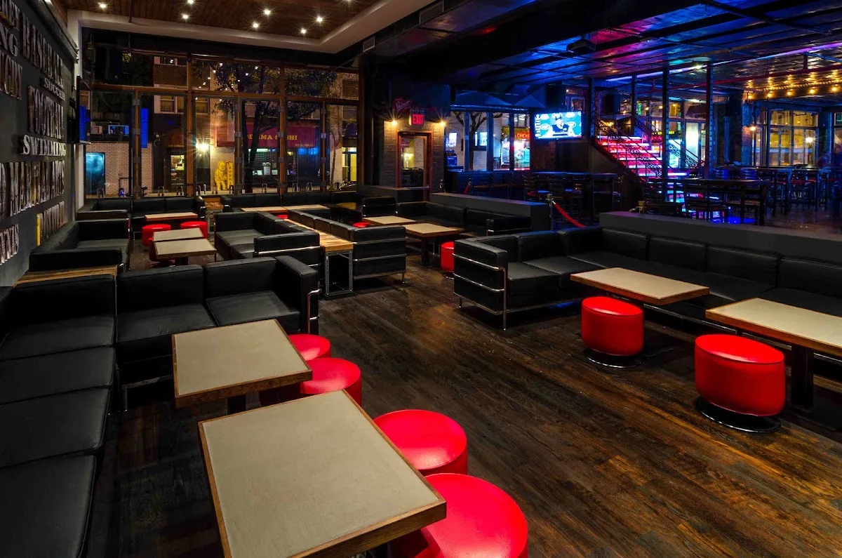 Iron Bar & Lounge