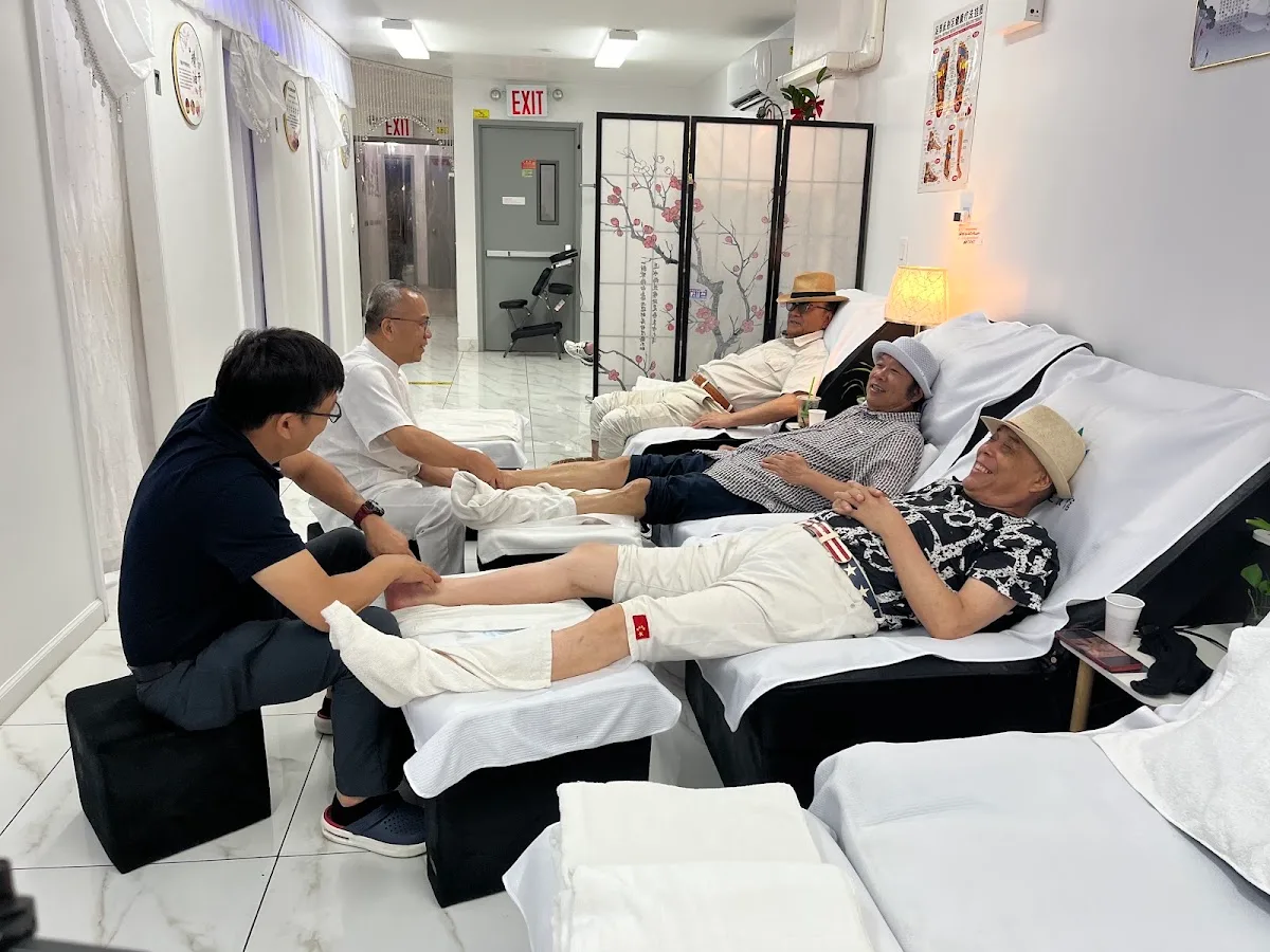 Red Sun Wellness (红太阳养生馆)