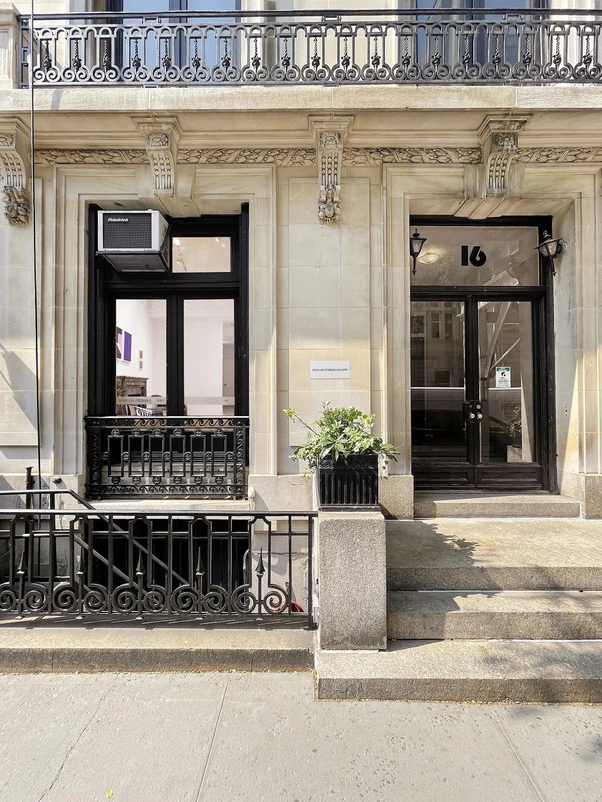 Sous Les Etoiles Gallery