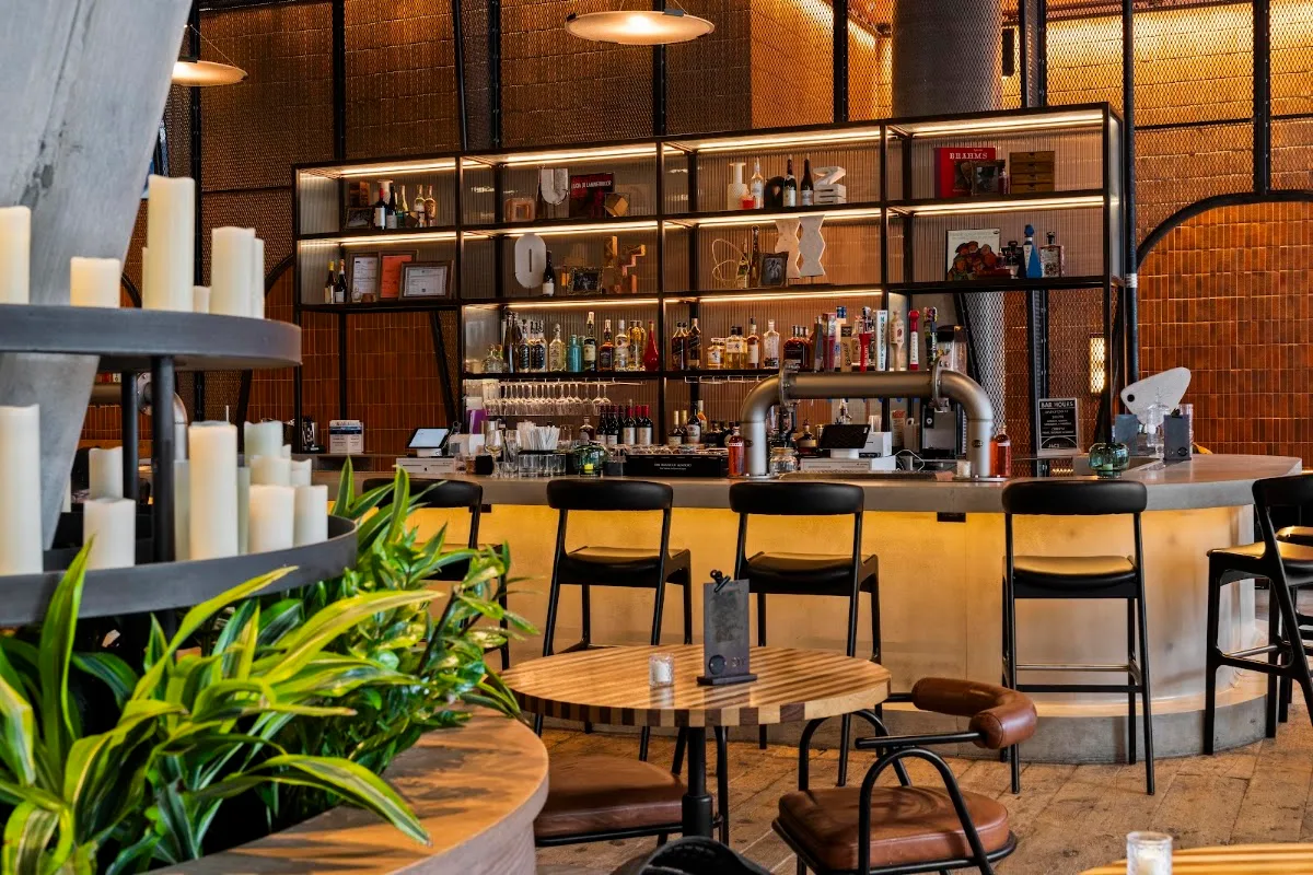 Center Bar