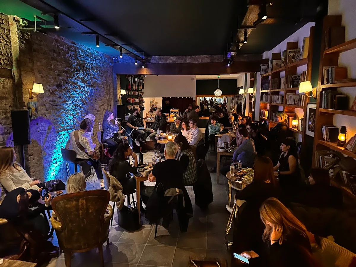 DB Music London Coffee/Music Store/Music Lesson/Bar/Venue