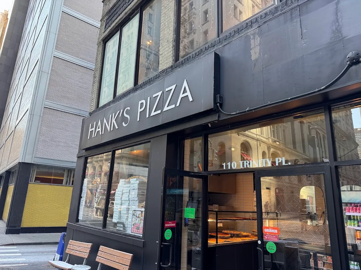 Hank's Pizza