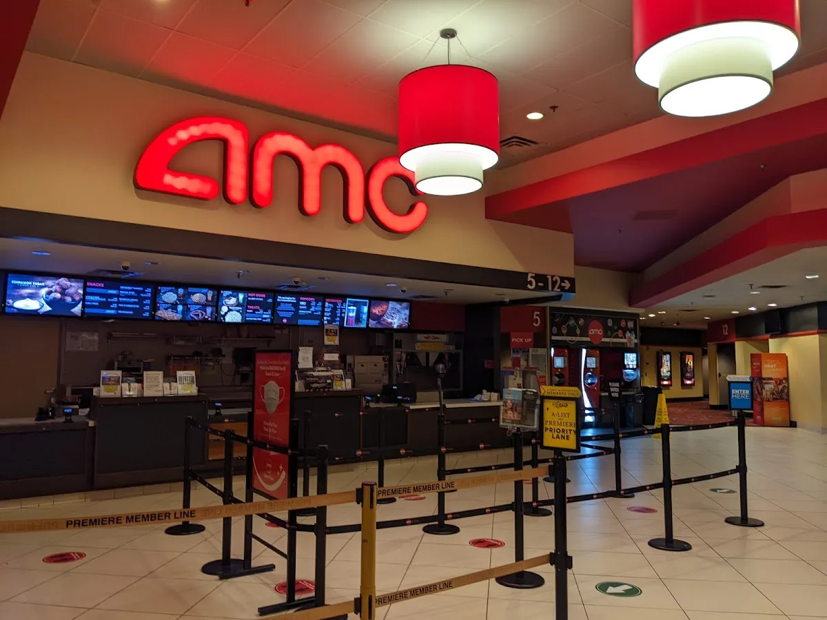 AMC Rivertowne 12
