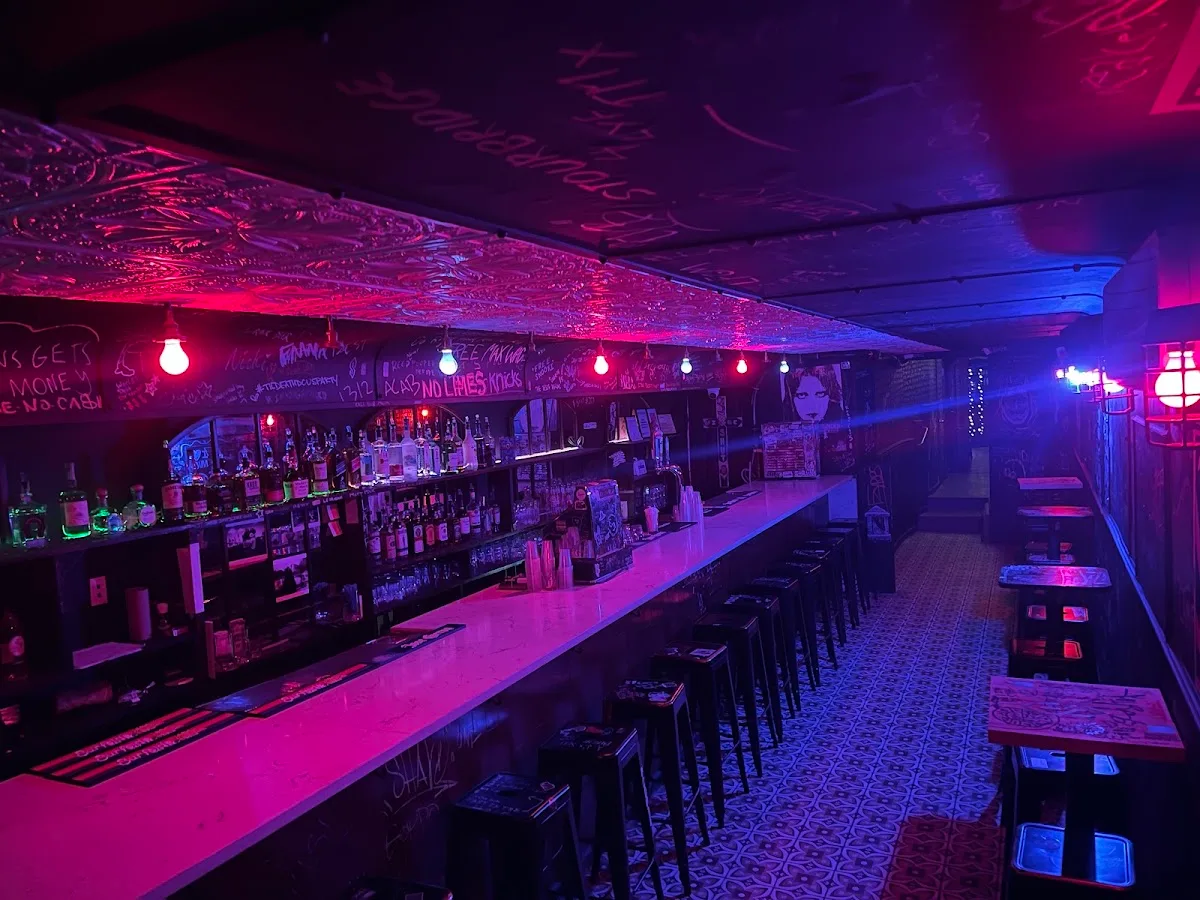 Wide Shut Bar