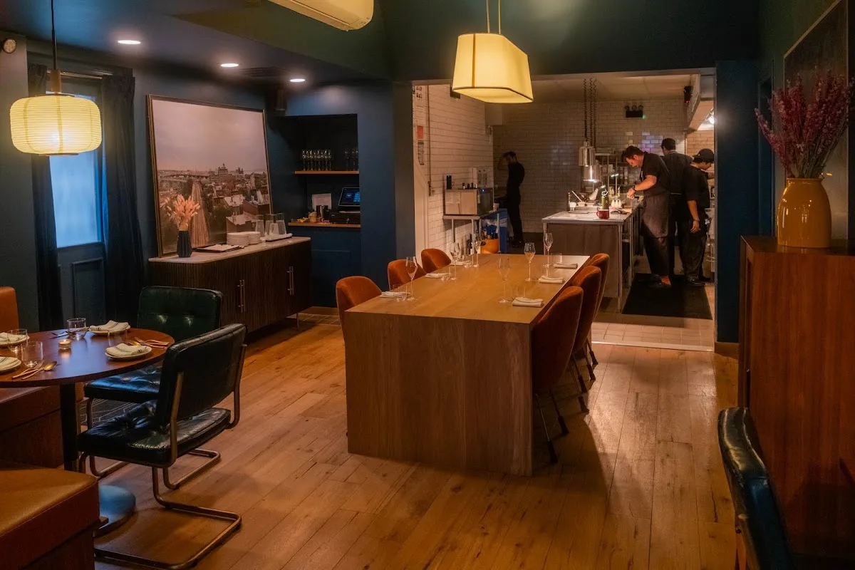 6 Restaurant