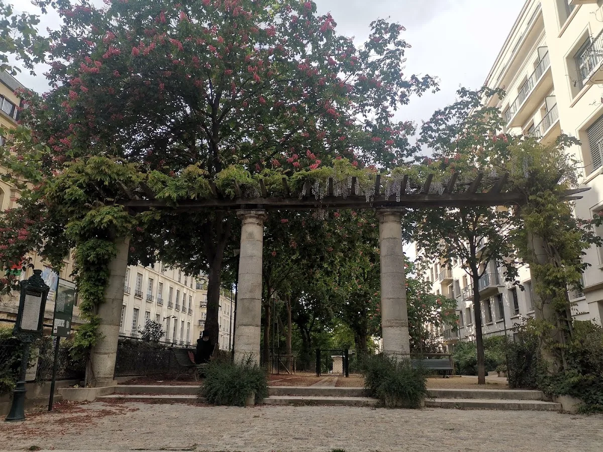 Square pour chiens Rue Bonaparte