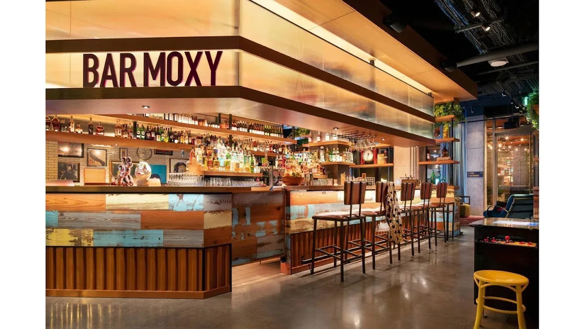 Bar Moxy