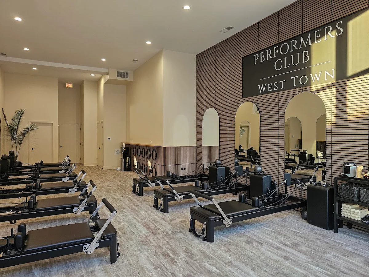 Performers Club West Town