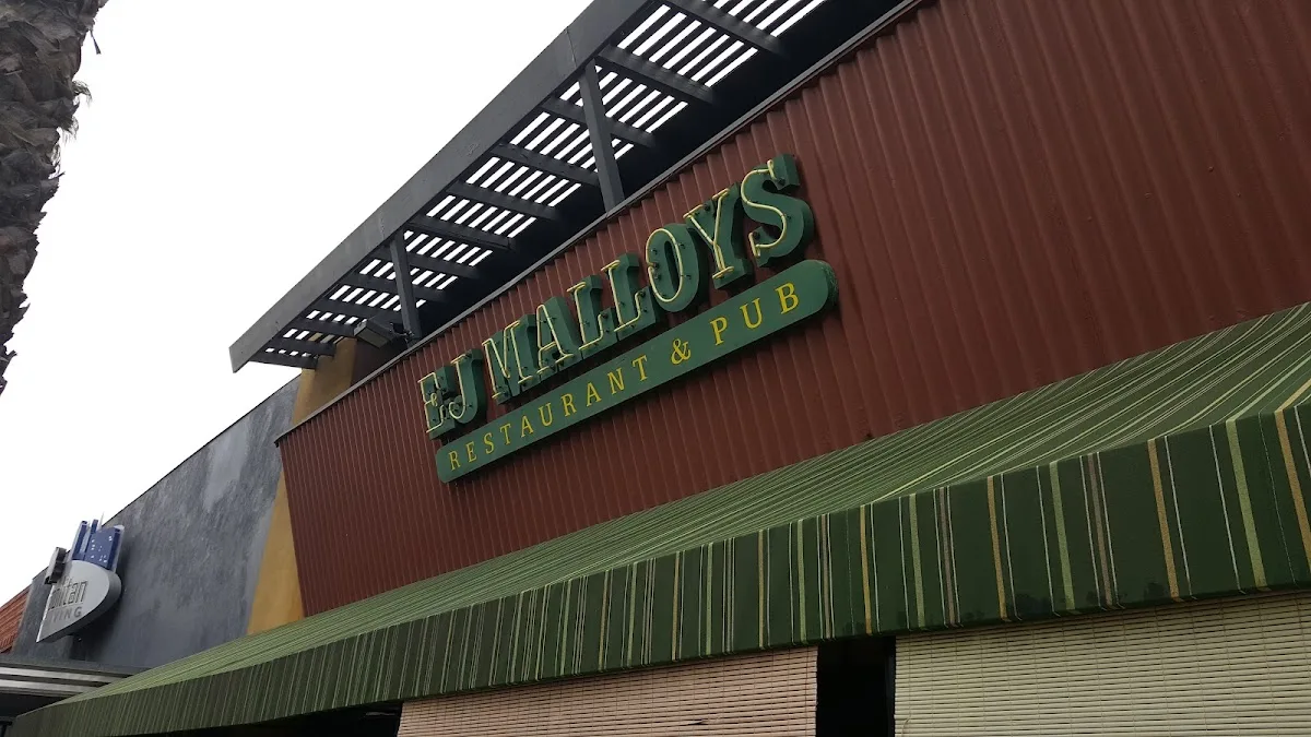 EJ's Pub - Bixby Knolls