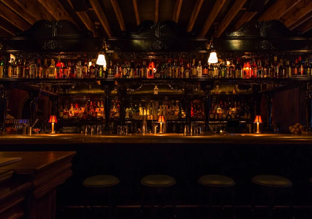 Gilt Bar