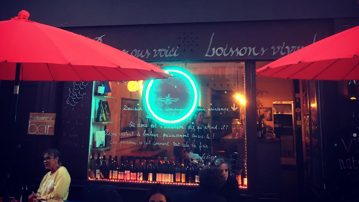 Bobance bar & cave à manger / vins nature / assiettes