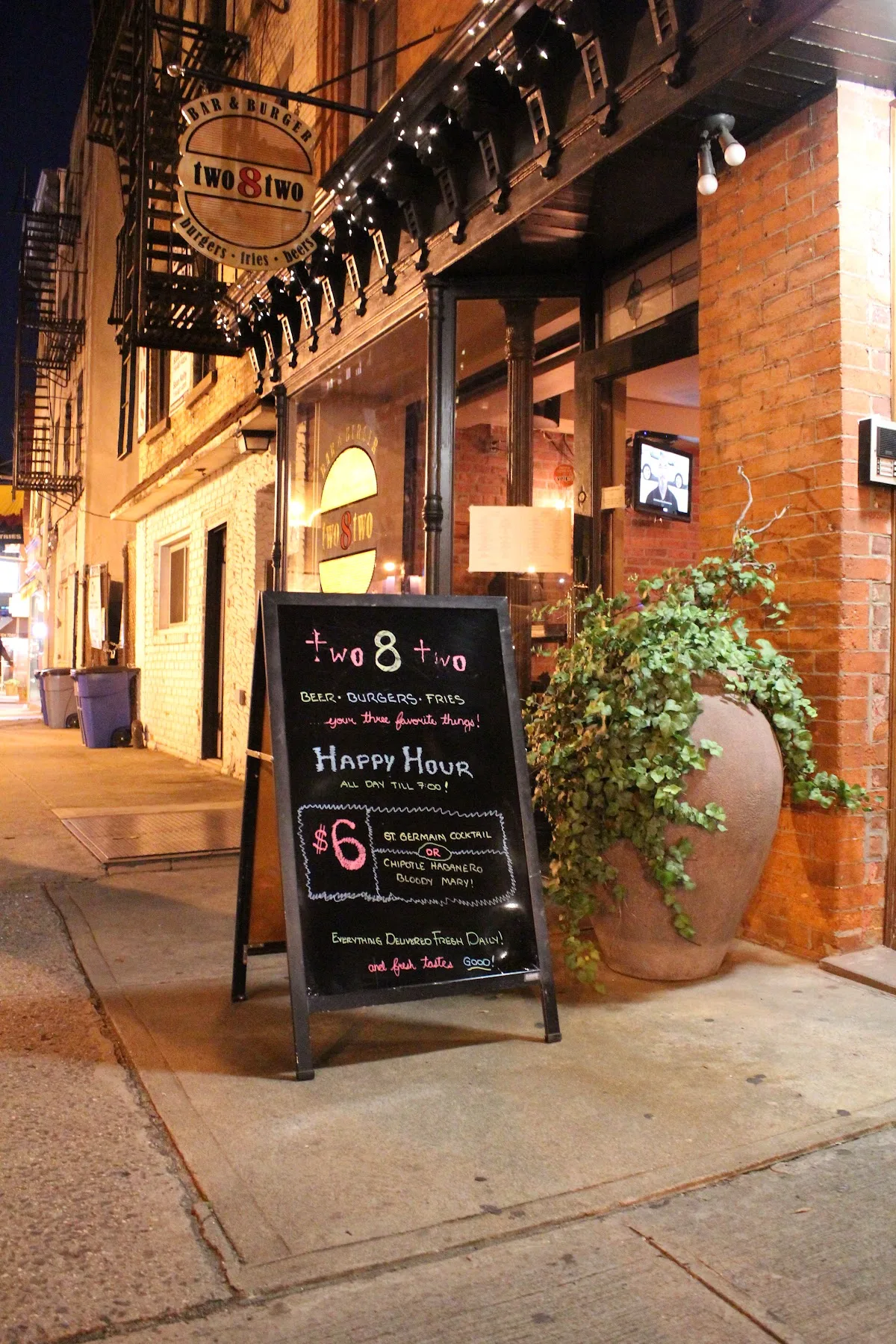 two8two Bar & Burger