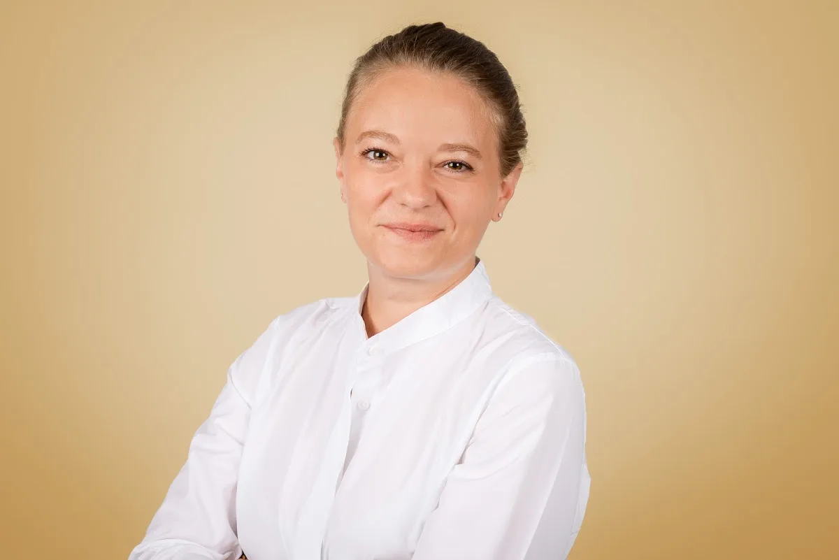 Massage Studio Montmartre by Caroline - Drainage lymphatique corps & visage Renata França I Massage abdominal Chi Nei Tsang
