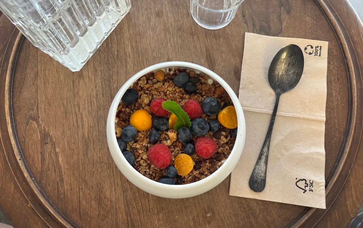 Chēz Coffee& Brunch