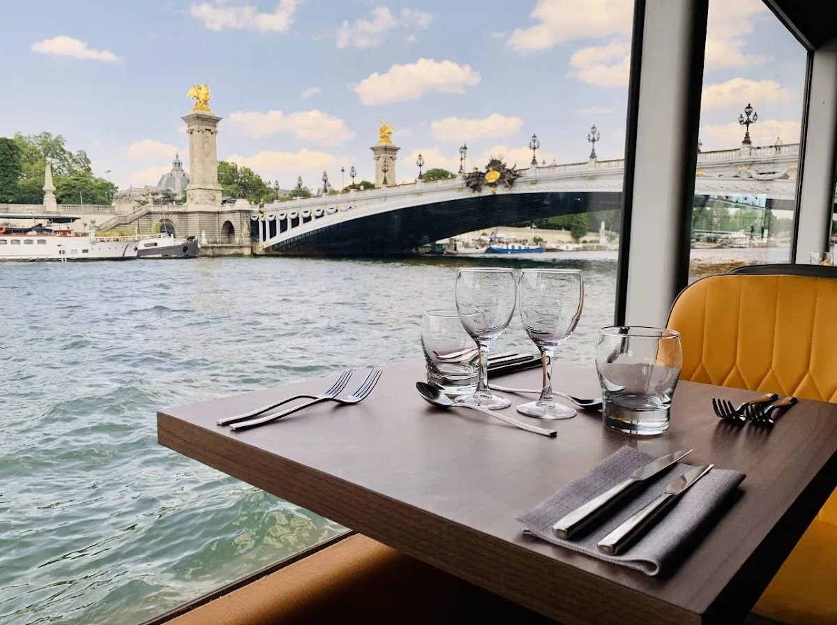 Eiffel Croisières - Péniche Ivoire - Croisière bistronomique