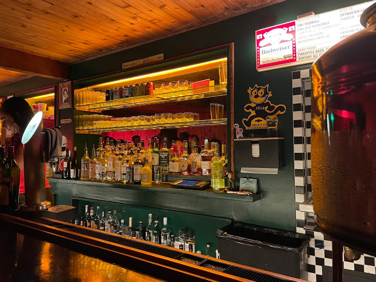 No Smoking Bar