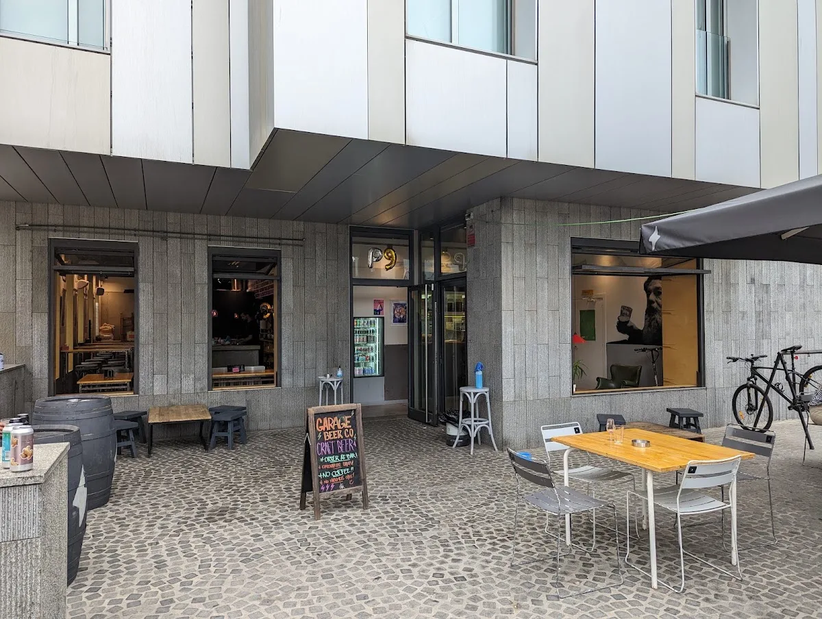 Garage Beer Co Poblenou - Cervesa artesana i Pizzetes