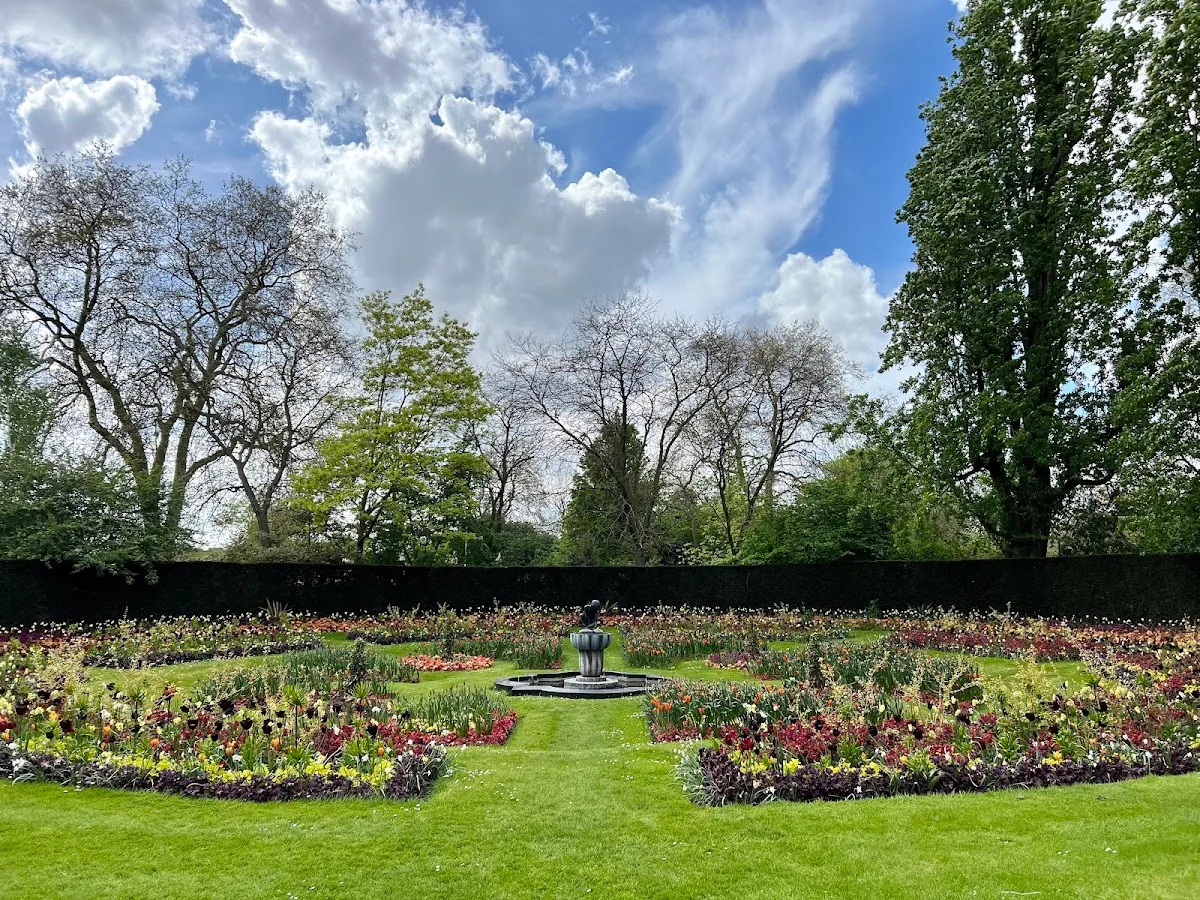 Queen Mary's Rose Garden