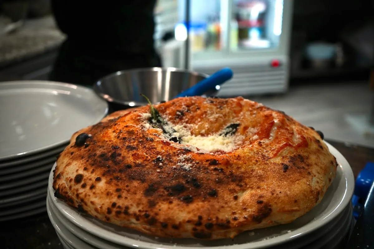 Sports Bar Italian Food - C. Paris