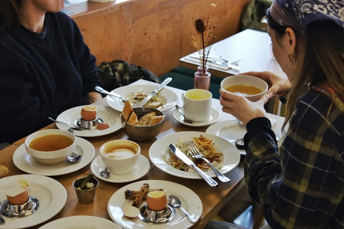 PRAESENS coffee shop & restaurant