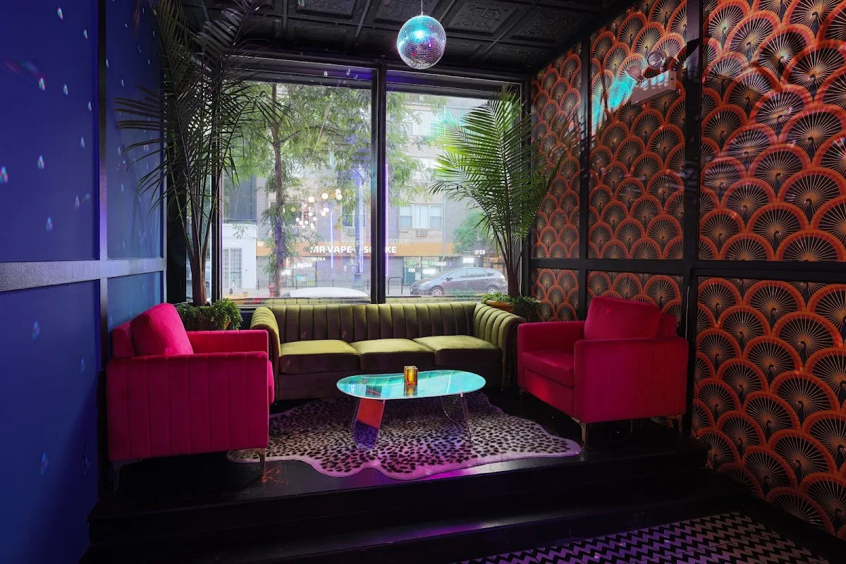 Icon Bar & Lounge