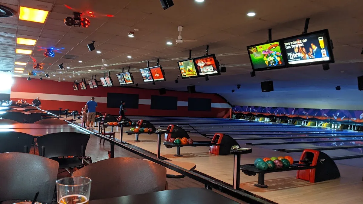Bowlero Lyons