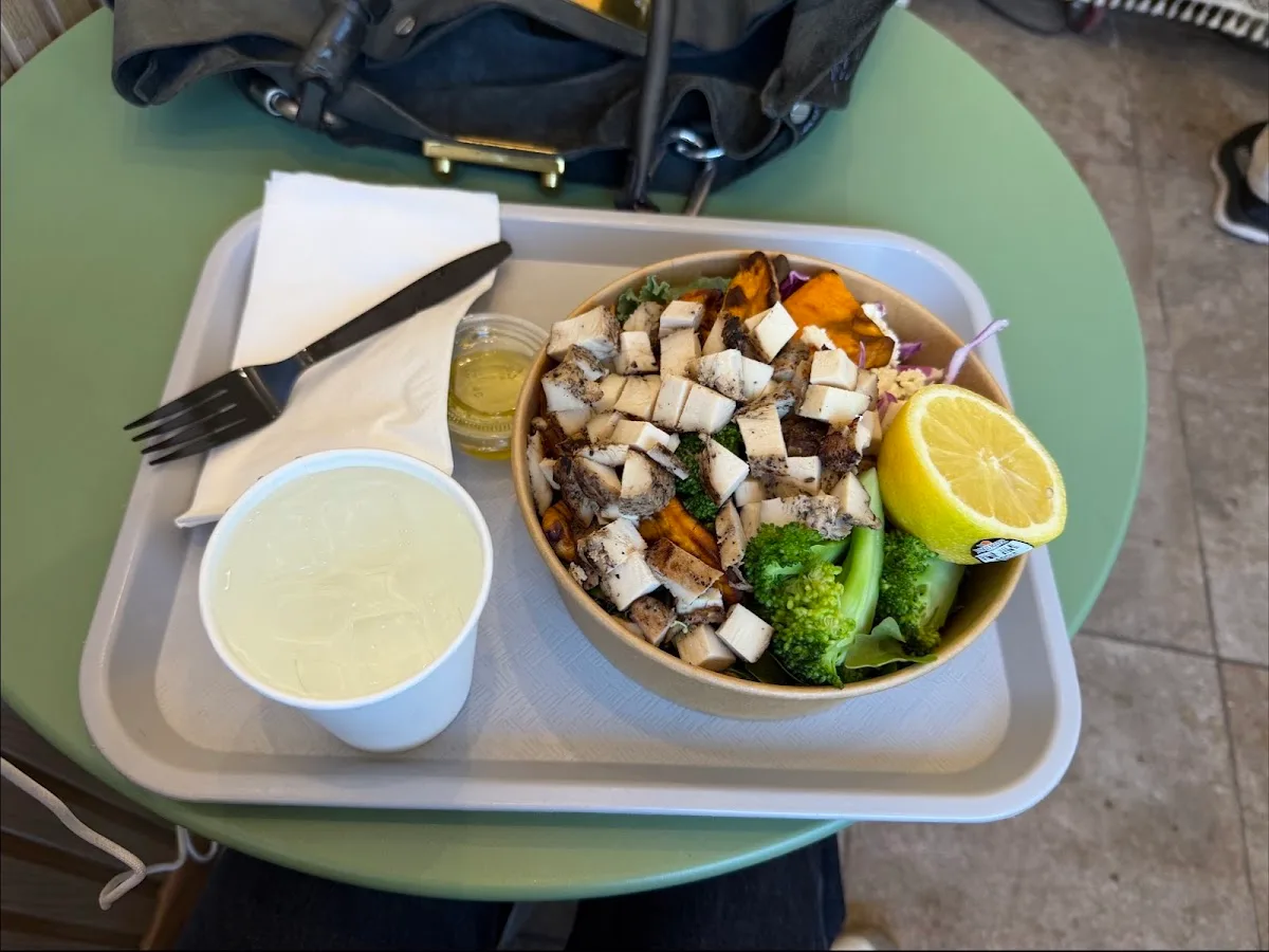 Mrs Green Salad&Juice