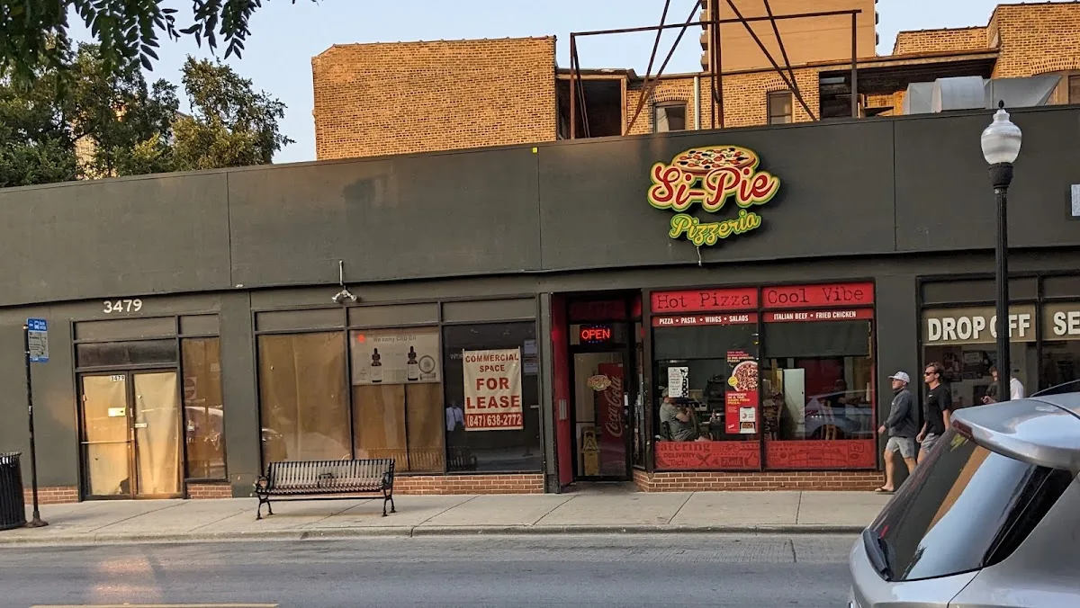 Si-Pie Pizzeria in Lakeview, Chicago