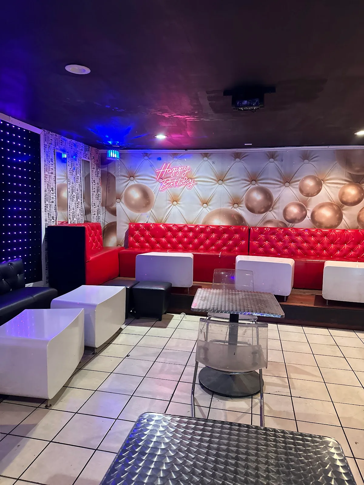 Base lounge