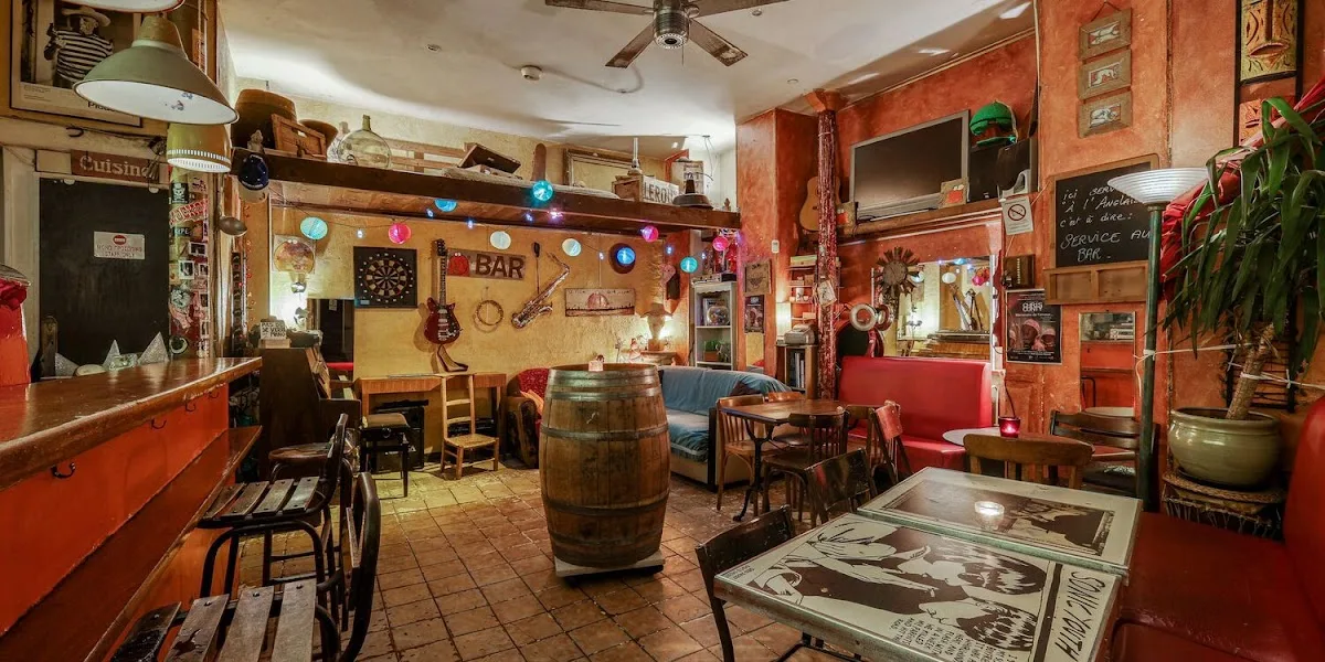 Le Bizart Café