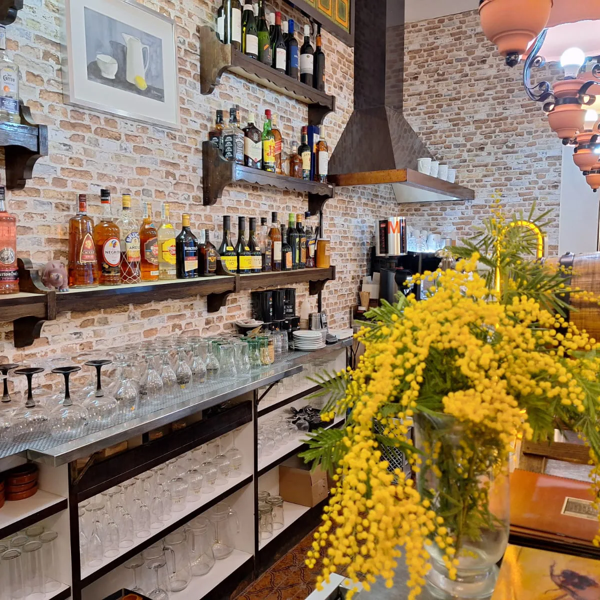 La Yaya Amelia Restaurant