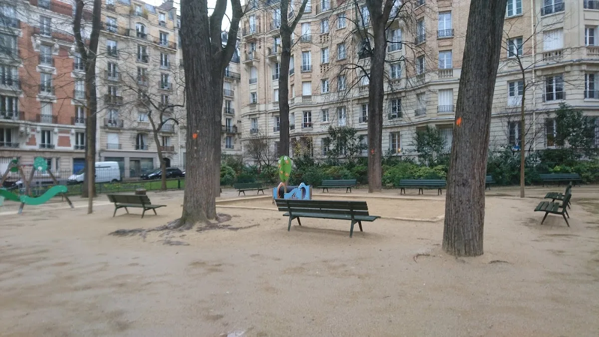 Square Carpeaux