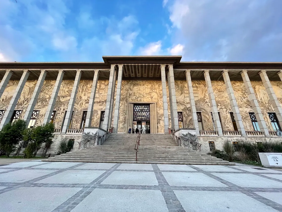 Les Lionnes - Palais de la Porte Dorée