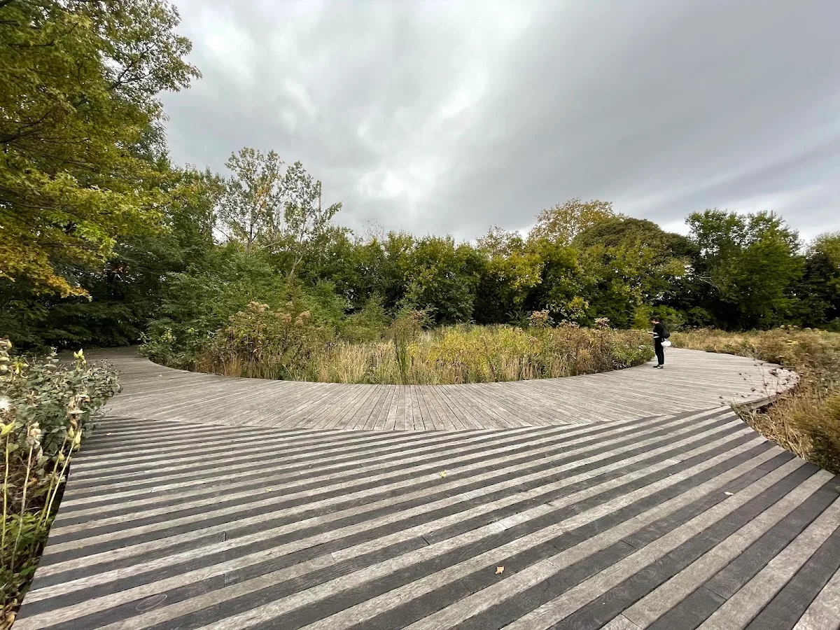 Greenway Botanical Garden at the Naval Cemetery