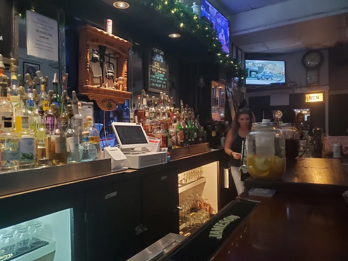 Veronica's Bar