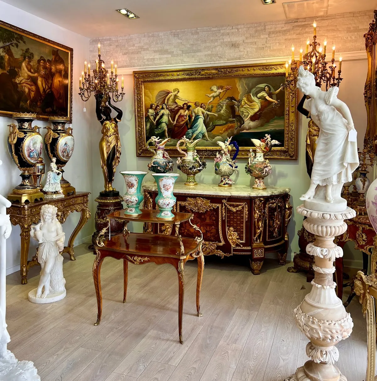 Arté Antiques and Fine Art Gallery