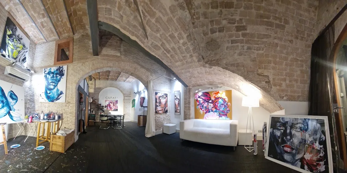 CIUTAT7 Gallery by Lara Kaló