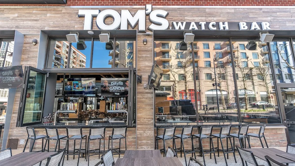 Tom's Watch Bar - National Harbor