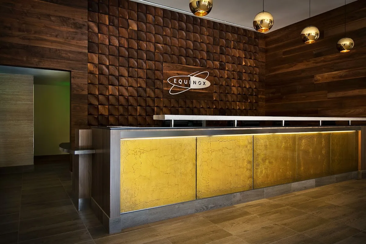 Equinox Encino