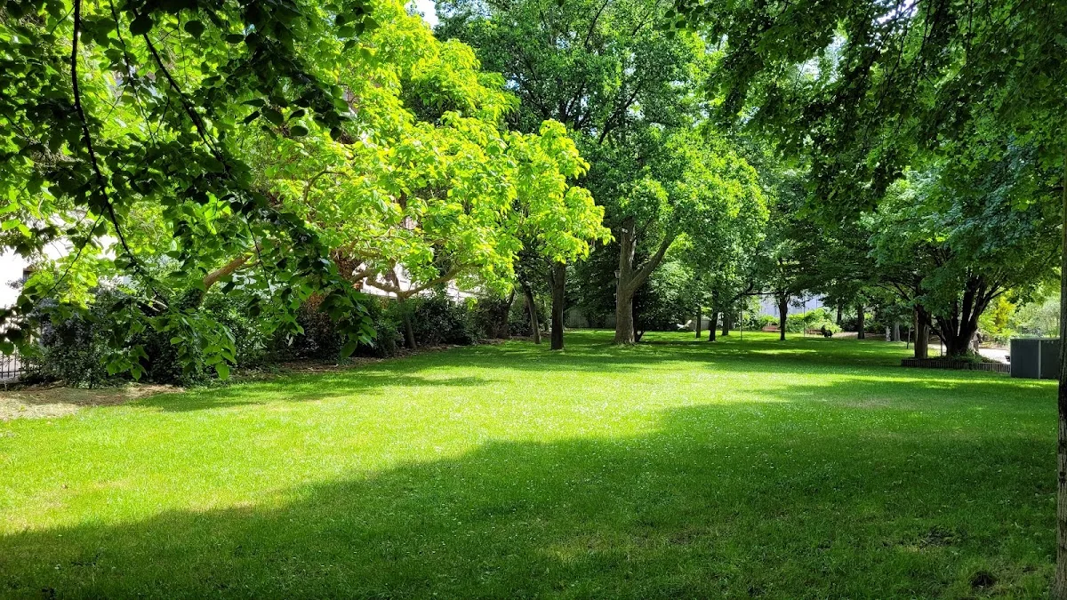gare Garden