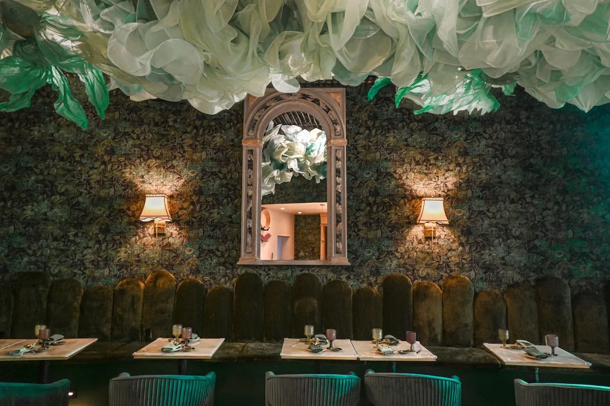 Wally's Beverly Hills