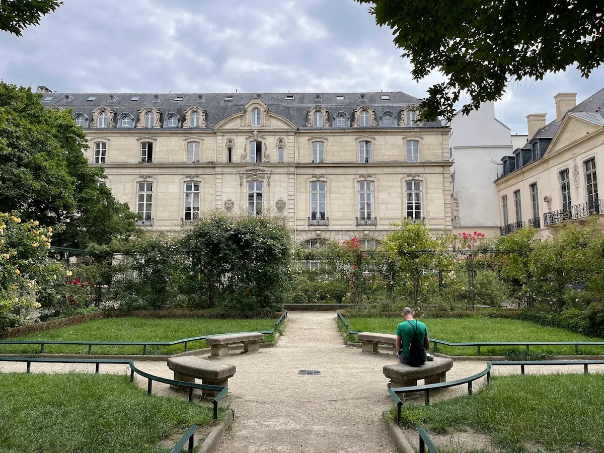 Square Saint-Gilles du Grand Veneur
