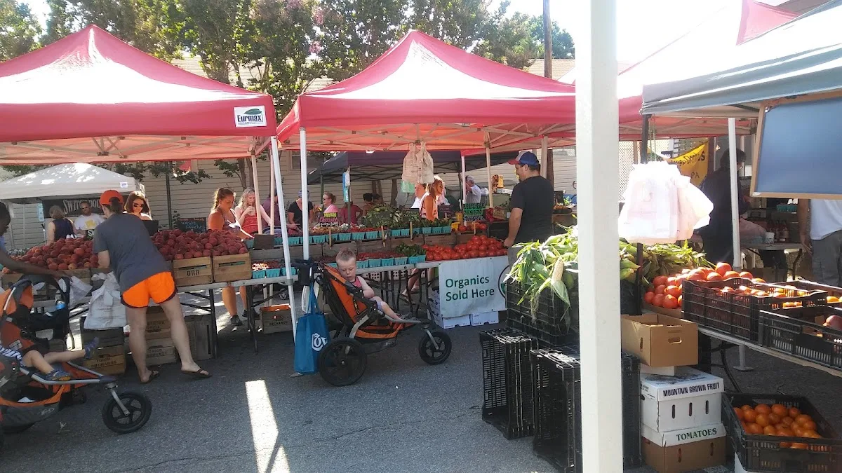 Del Ray Farm Market