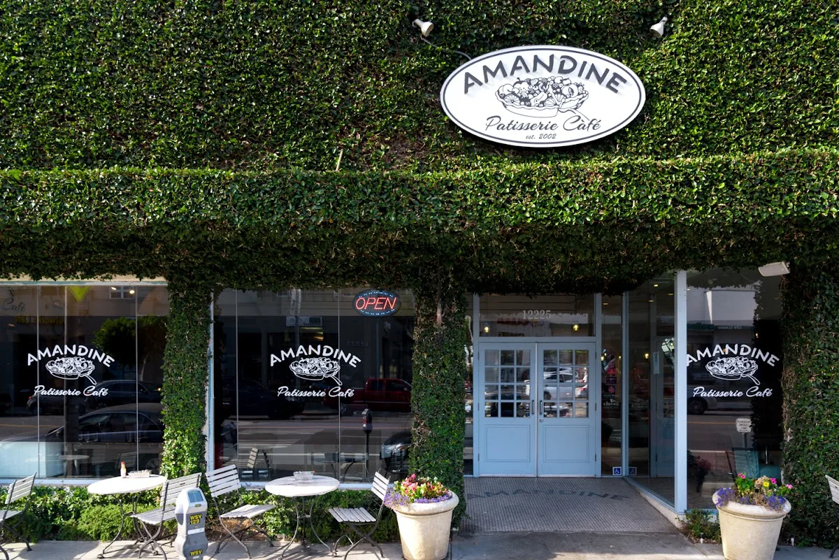 Amandine Patisserie Cafe